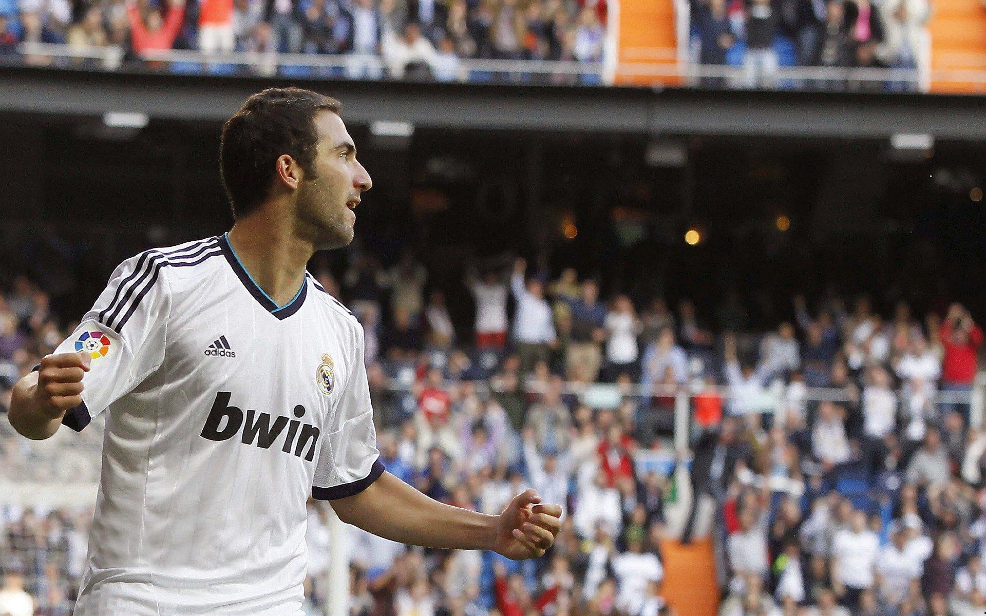 卡斯蒂亚争议红牌引风波，阿韦洛亚怒斥判罚，真的很难理解