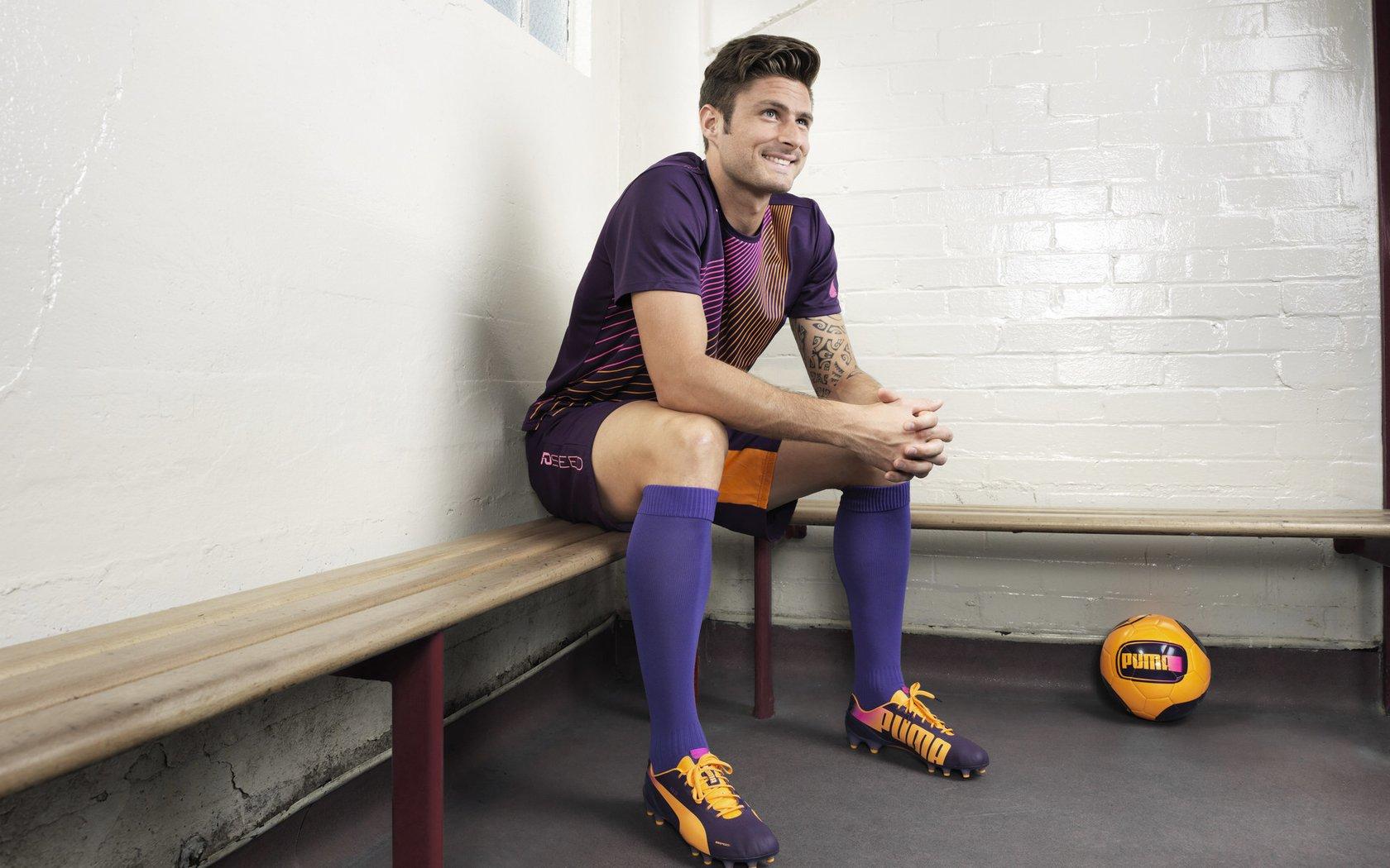 都体曝米兰双雄酝酿门将革命,阿根廷新星卡普里莱成共同猎物